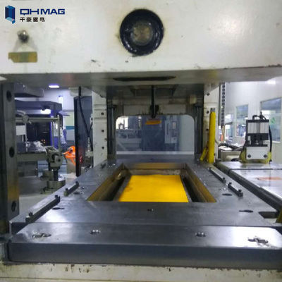 Square 100N/Cm2 Electromagnetic Chuck Table 2 Pitch CE Certificate